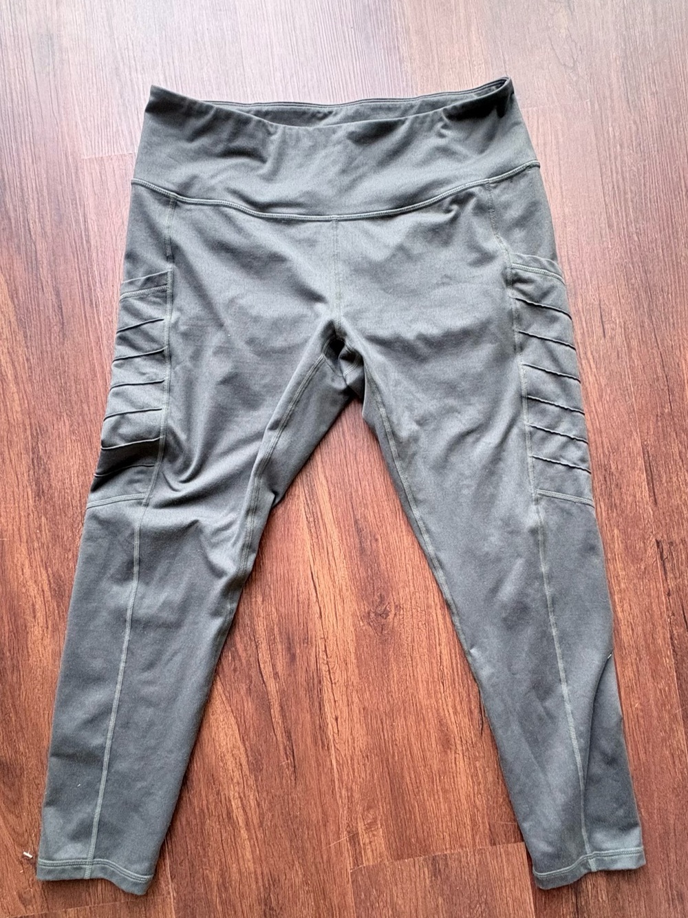 Z by Zella Charcoal Cargo Athleisure Pilates Yoga Girl High Rise Crop Leggings